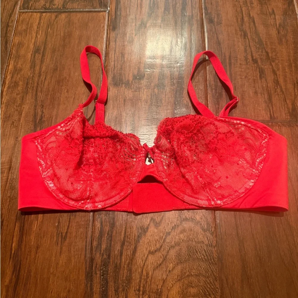 Victoria's Secret Scarlet Lace Underwire Bra - Picture 4 of 5